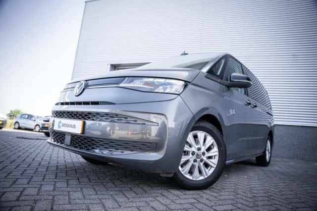 Volkswagen Multivan (2024) thumbnail 5