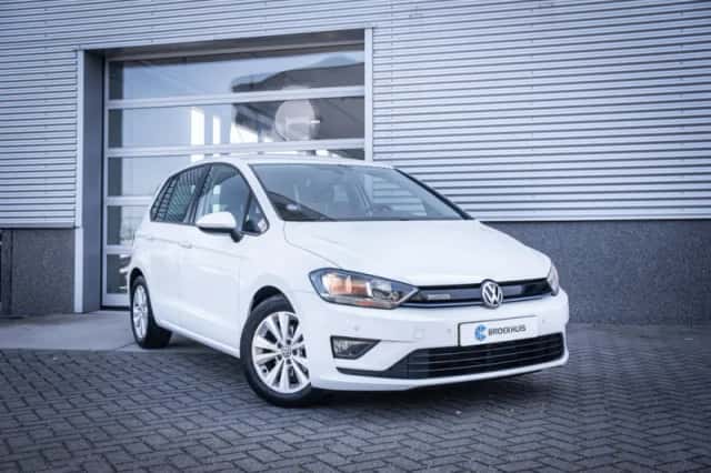 Volkswagen Golf (2016) thumbnail 2