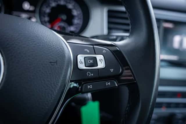Volkswagen Golf (2016) thumbnail 18