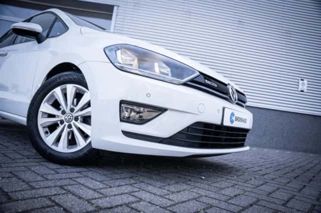 Volkswagen Golf (2016) thumbnail 3