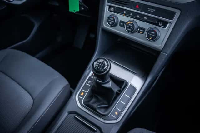 Volkswagen Golf (2016) thumbnail 32