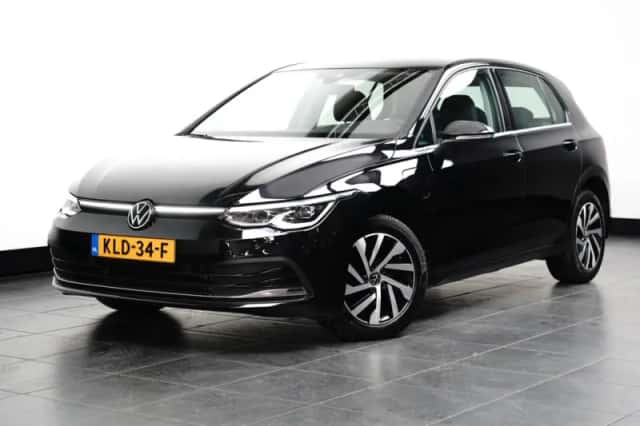 Volkswagen Golf (2023) thumbnail 1