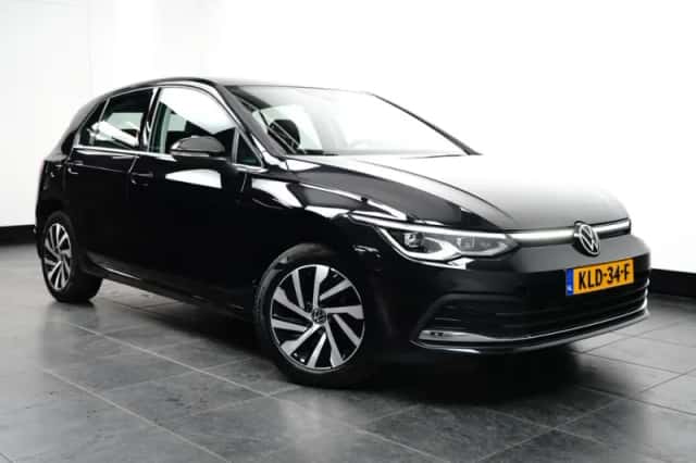 Volkswagen Golf (2023) thumbnail 3