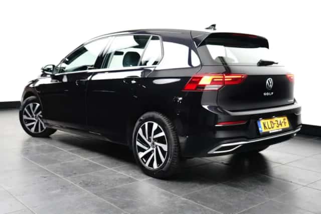 Volkswagen Golf (2023) thumbnail 5