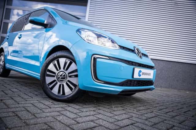 Volkswagen E-up! (2022) thumbnail 3
