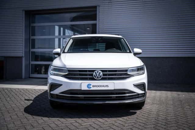 Volkswagen Tiguan (2021) thumbnail 4