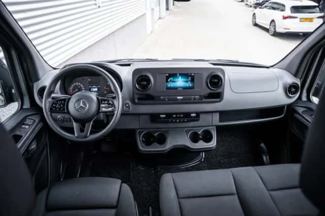 Mercedes-Benz Sprinter (2023) thumbnail 3