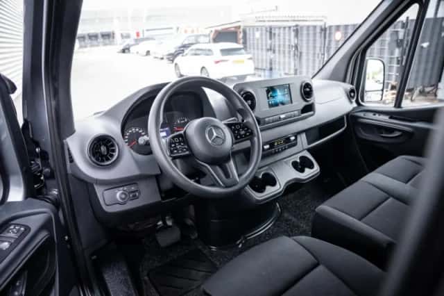 Mercedes-Benz Sprinter (2023) thumbnail 4