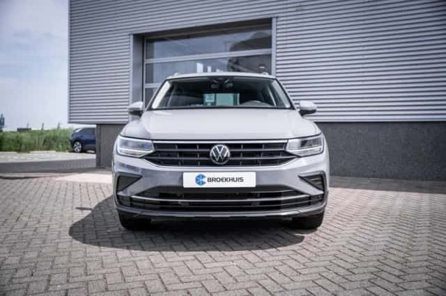 Volkswagen Tiguan (2022) thumbnail 3