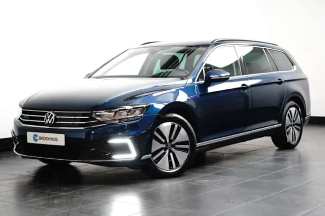 Volkswagen Passat (2022) thumbnail 1