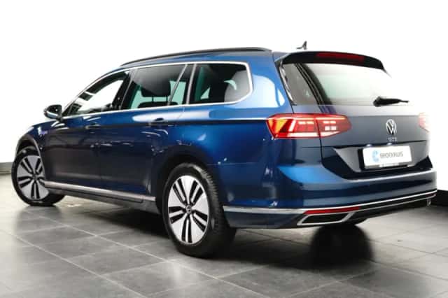 Volkswagen Passat (2022) thumbnail 2