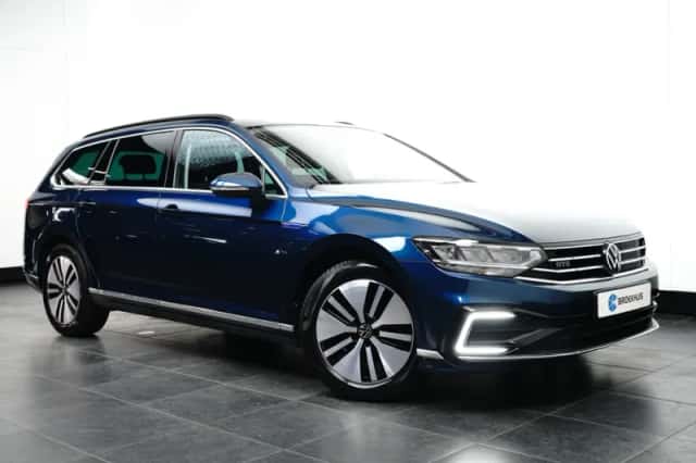 Volkswagen Passat (2022) thumbnail 4