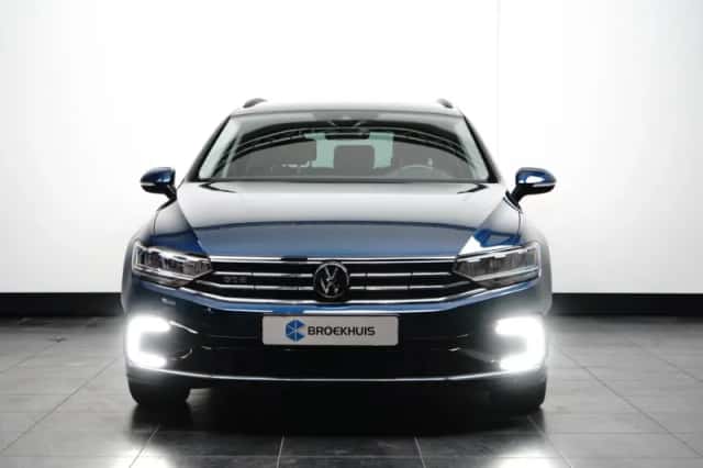 Volkswagen Passat (2022) thumbnail 5