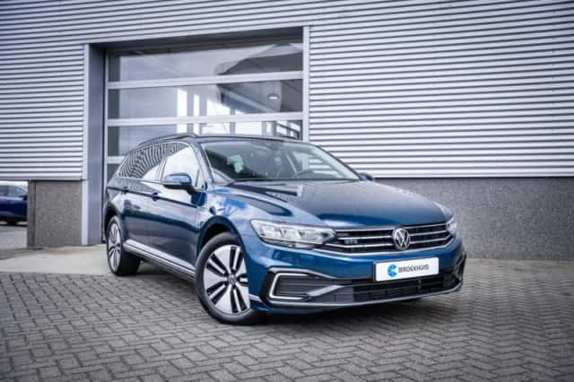 Volkswagen Passat (2022) thumbnail 5