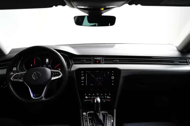 Volkswagen Passat (2022) thumbnail 6