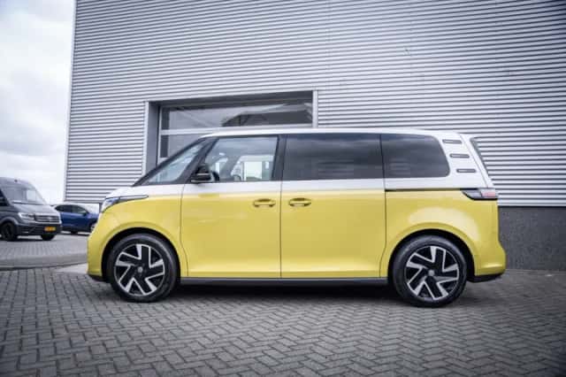 Volkswagen ID. Buzz (2023) thumbnail 2