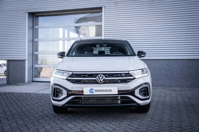 Volkswagen T-Roc (2024) thumbnail 3