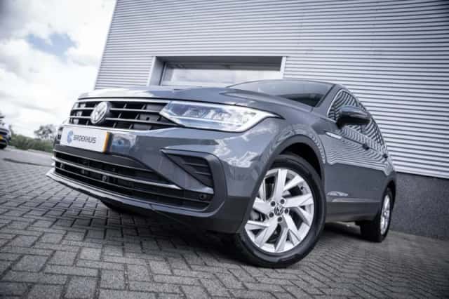 Volkswagen Tiguan (2023) thumbnail 2