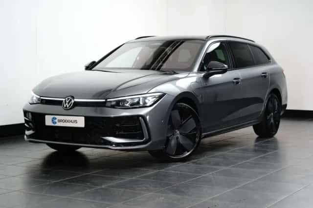 Volkswagen Passat (2025) thumbnail 1