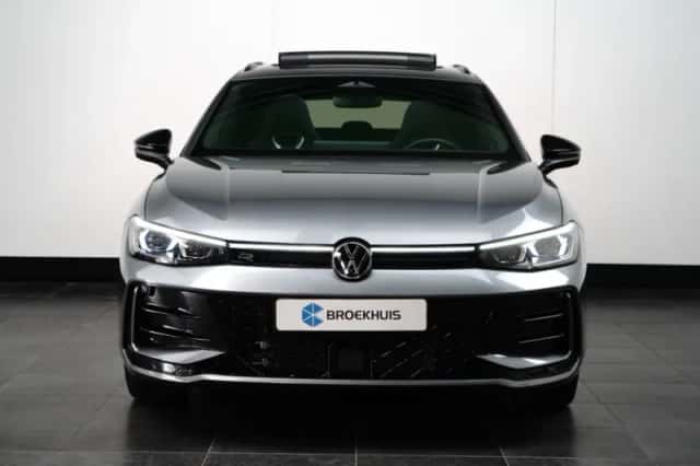 Volkswagen Passat (2025) thumbnail 2