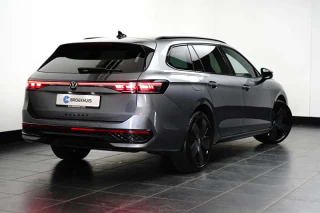 Volkswagen Passat (2025) thumbnail 4