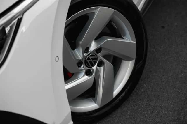Volkswagen Golf (2022) thumbnail 5