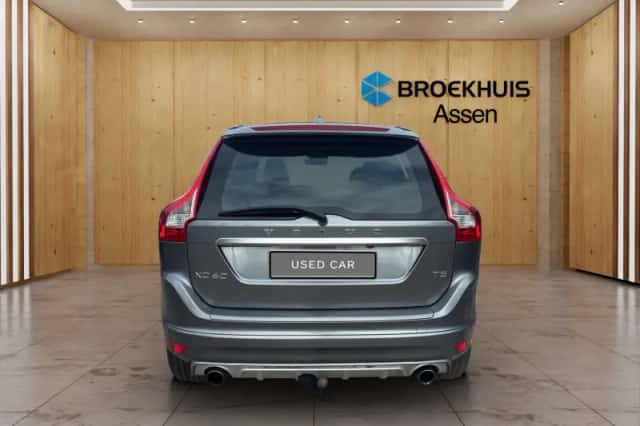 Volvo XC60 (2016) thumbnail 3