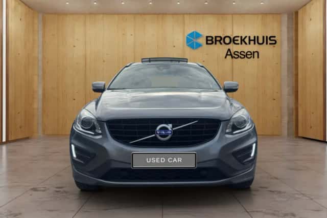 Volvo XC60 (2016) thumbnail 4