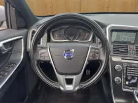 Volvo XC60 (2016) thumbnail 10