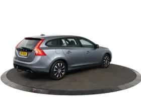 Volvo V60 (2018) thumbnail 2