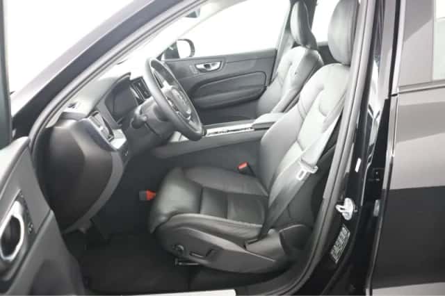 Volvo XC60 (2025) thumbnail 3