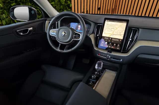 Volvo XC60 (2025) thumbnail 4