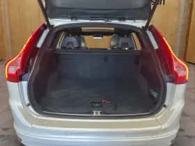 Volvo XC60 (2015) thumbnail 18