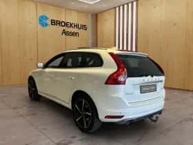 Volvo XC60 (2015) thumbnail 3