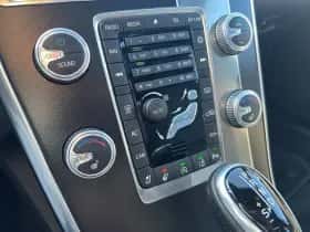 Volvo XC60 (2015) thumbnail 24