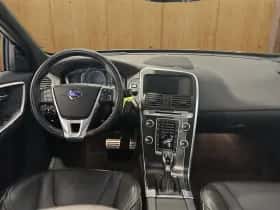 Volvo XC60 (2015) thumbnail 10