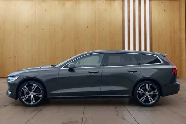 Volvo V60 (2021) thumbnail 2