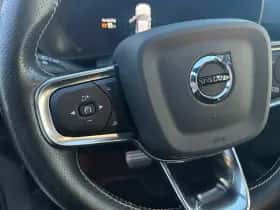 Volvo XC40 (2020) thumbnail 9
