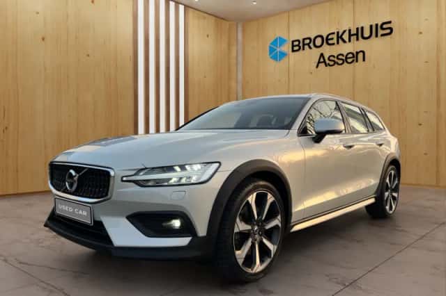 Volvo V60 (2021) thumbnail 1