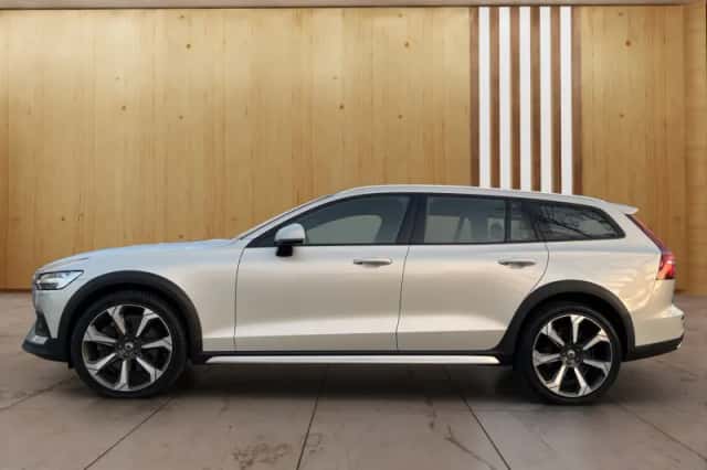 Volvo V60 (2021) thumbnail 2