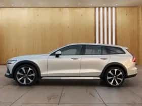 Volvo V60 (2021) thumbnail 2