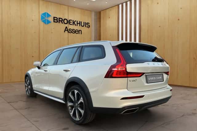 Volvo V60 (2021) thumbnail 3