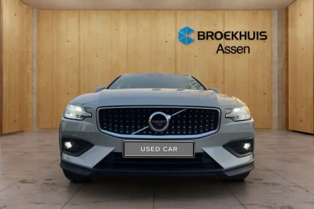 Volvo V60 (2021) thumbnail 5