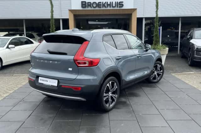 Volvo XC40 (2022) thumbnail 2