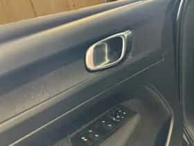 Volvo XC40 (2022) thumbnail 12