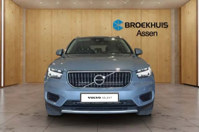 Volvo XC40 (2022) thumbnail 2