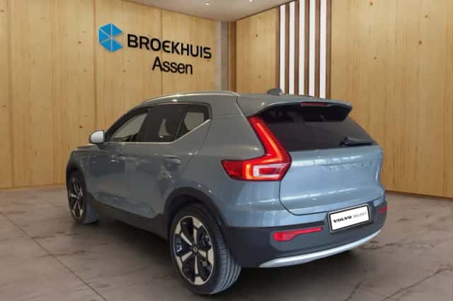 Volvo XC40 (2022) thumbnail 3