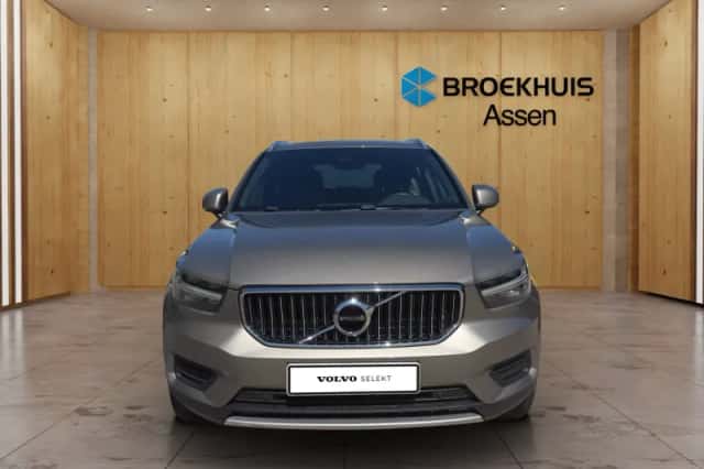 Volvo XC40 (2022) thumbnail 2