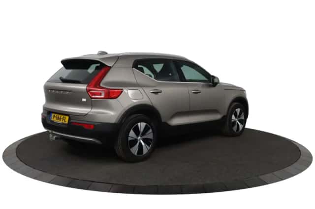 Volvo XC40 (2022) thumbnail 2