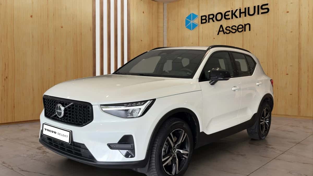 Volvo XC40 (2024) — foto 1
